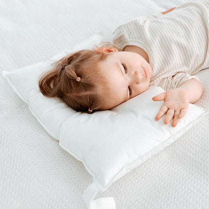 Coussin pour Chambre de Bébé Fille | NirvanaPillow™ 50x30 cm / Blanc