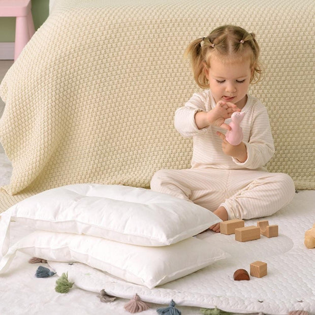 Coussin pour Chambre de Bébé Fille | NirvanaPillow™ 50x30 cm / Blanc