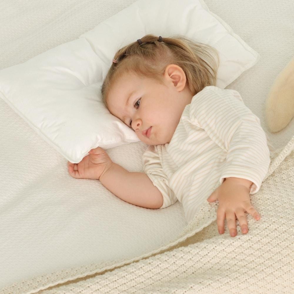 Coussin pour Chambre de Bébé Fille | NirvanaPillow™ 50x30 cm / Blanc